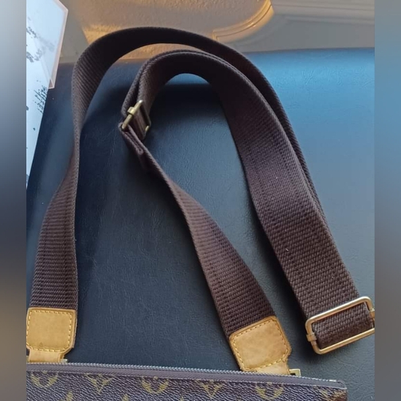 LOUIS VUITTON BOSPHORE MESSENGER - Picture 8 of 10